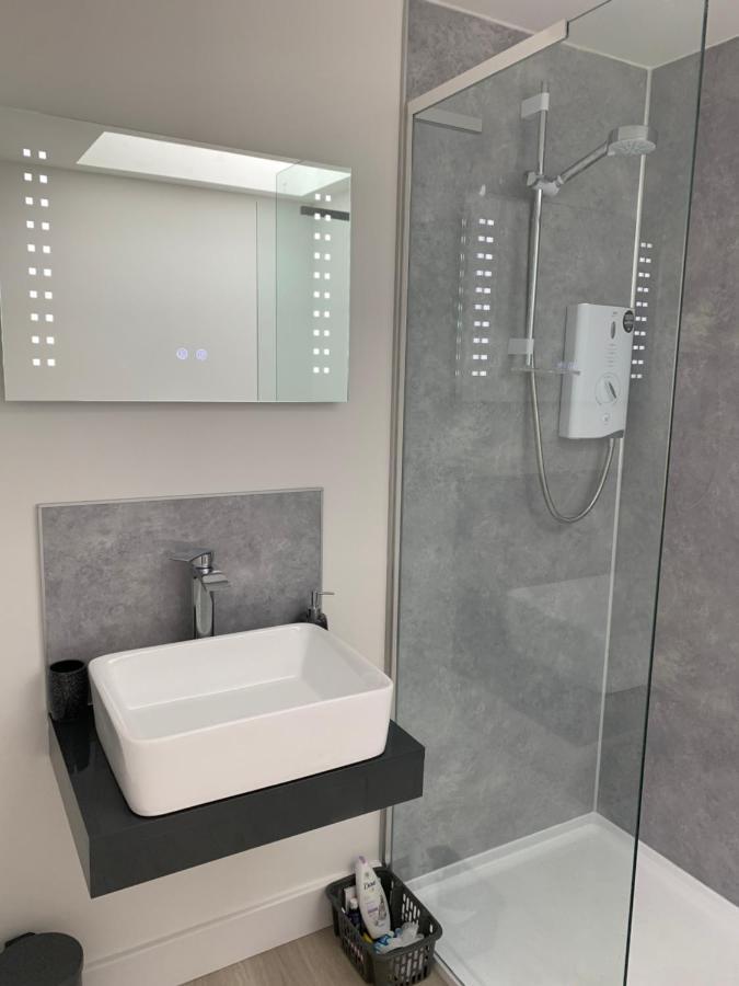 אינברנס Tomax Garden Cabin Free Parking מראה חיצוני תמונה